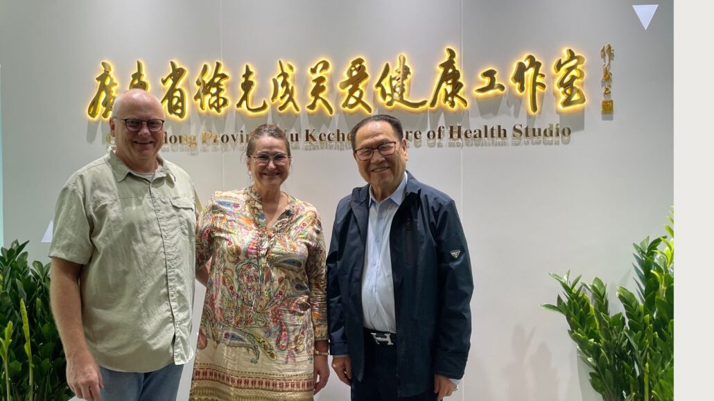 Xu Kecheng, Mette-Marie og Søren Linding fra iWater - besøg på FUDA Cancer hospital